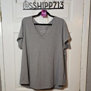 140 Torrid 2 2X Gray V-Neck Short Sleeve Tee Shirt